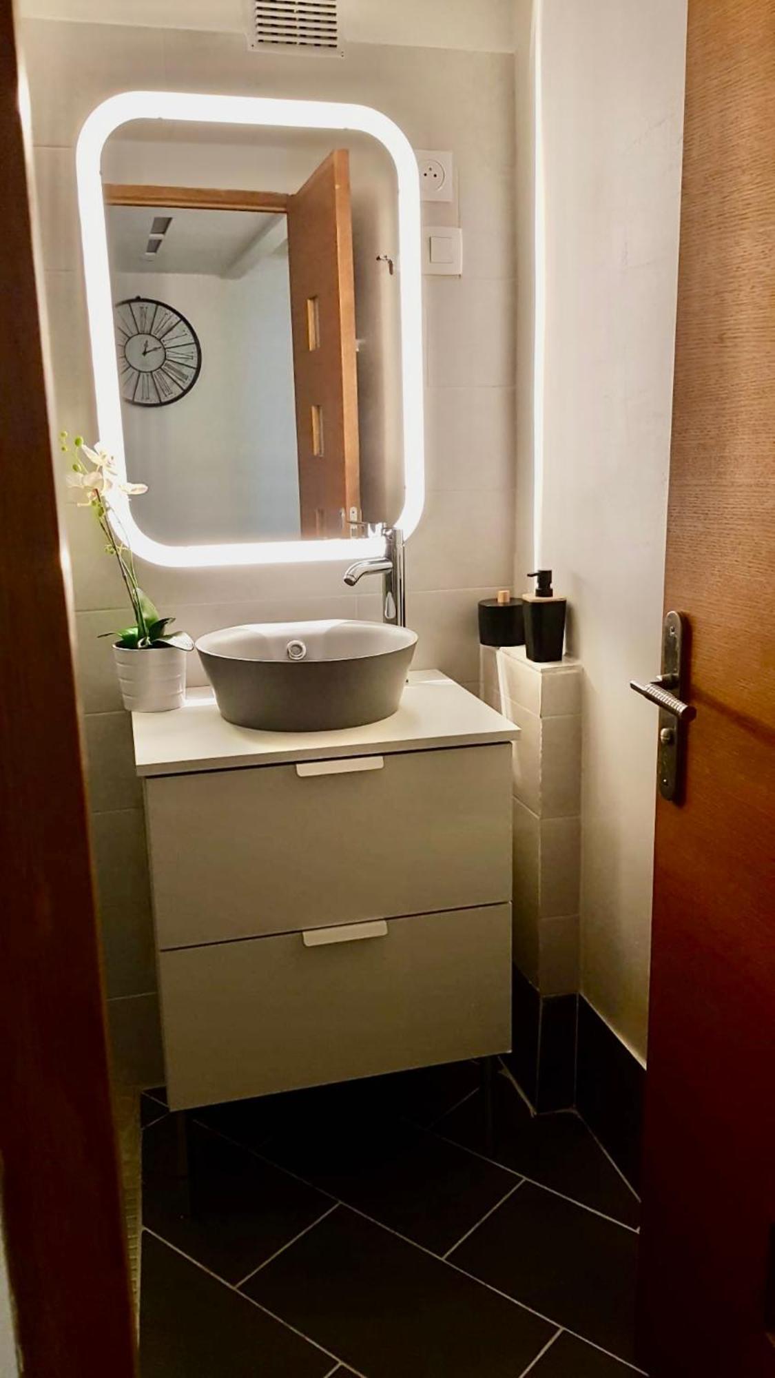 Spacious Town House With Balcony 蒙塔尼亚克 外观 照片