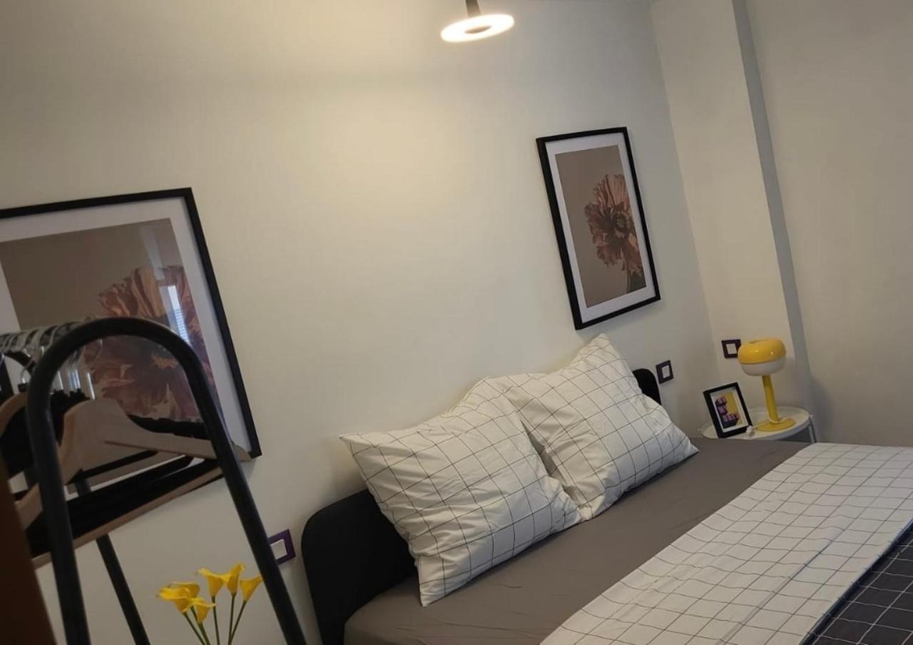 Spacious Town House With Balcony 蒙塔尼亚克 外观 照片