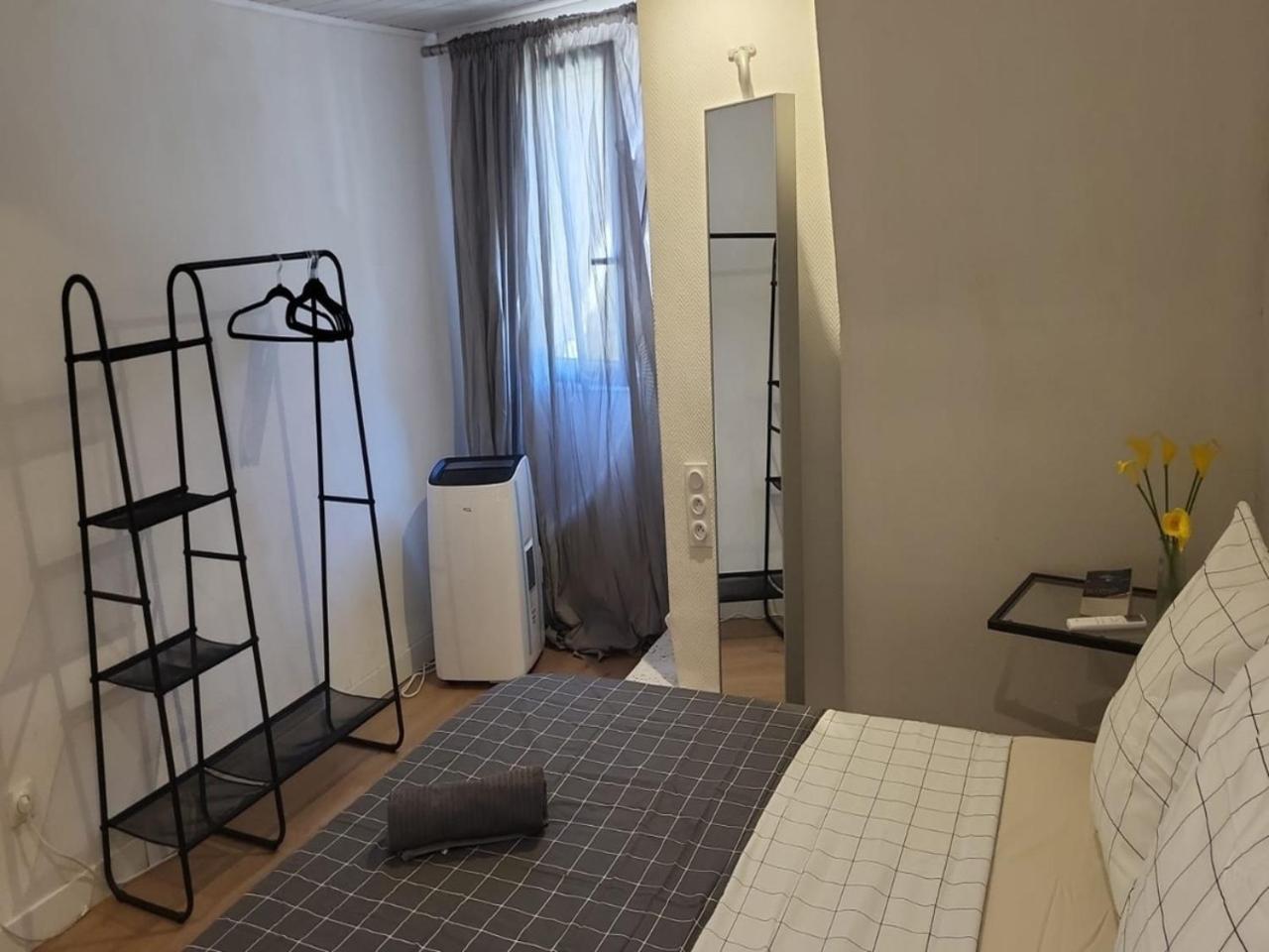 Spacious Town House With Balcony 蒙塔尼亚克 外观 照片