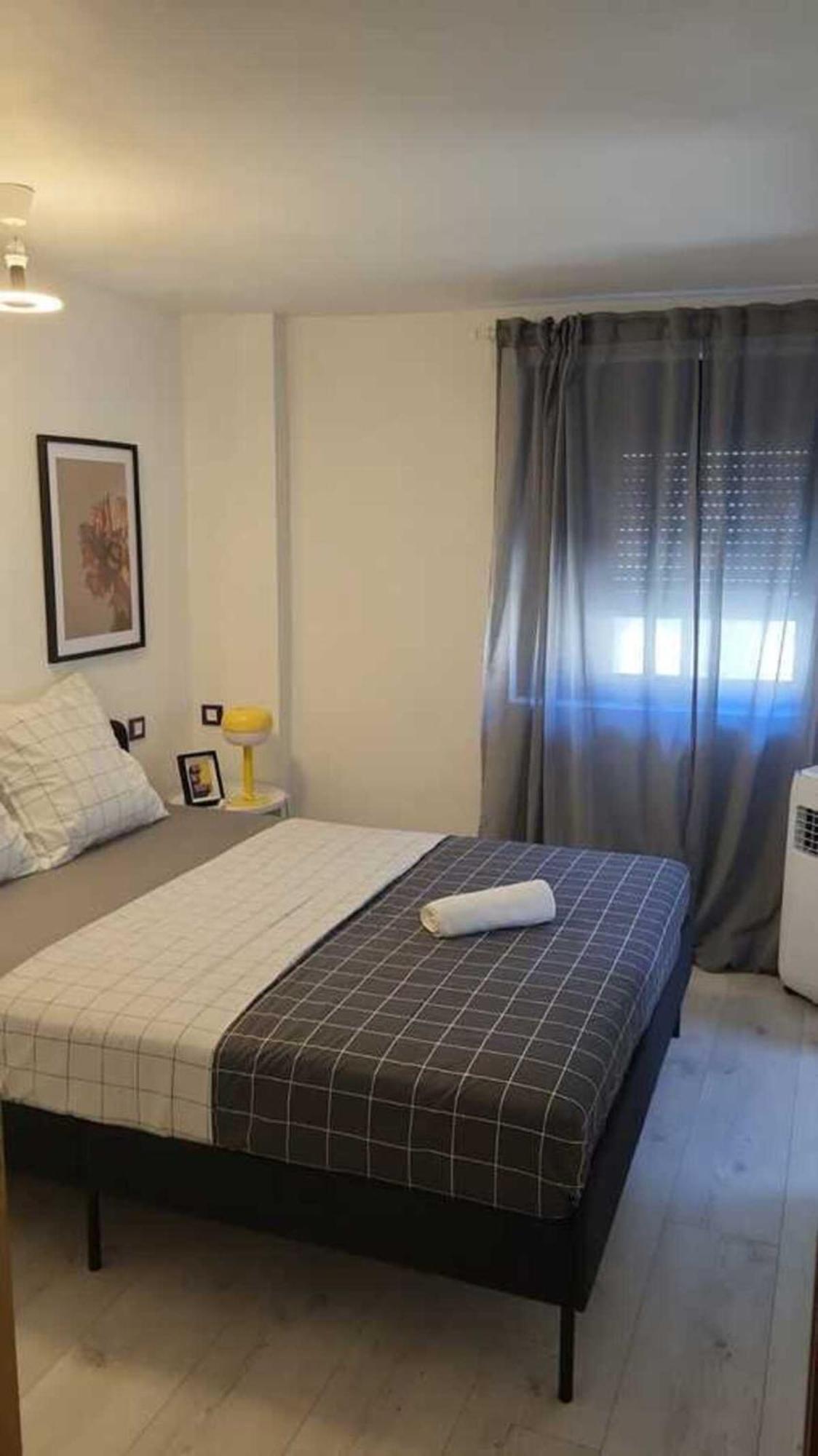 Spacious Town House With Balcony 蒙塔尼亚克 外观 照片