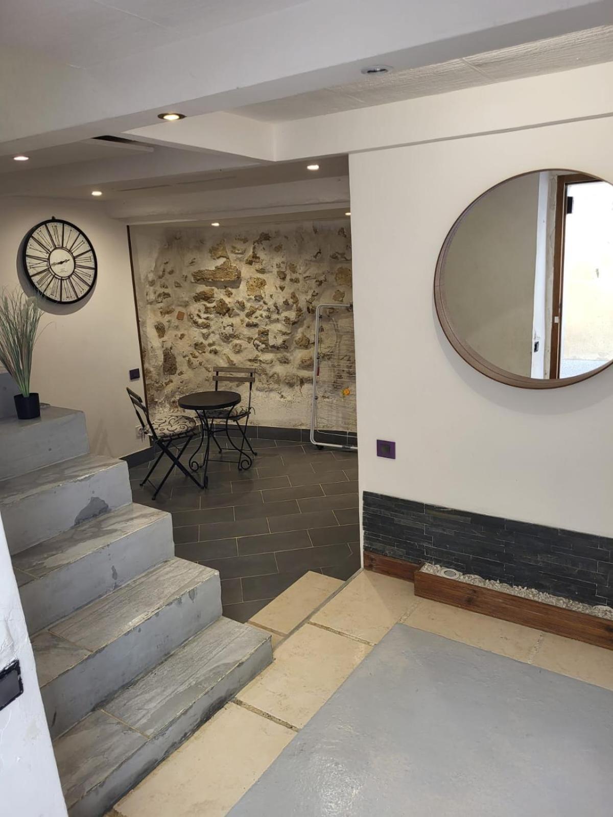 Spacious Town House With Balcony 蒙塔尼亚克 外观 照片