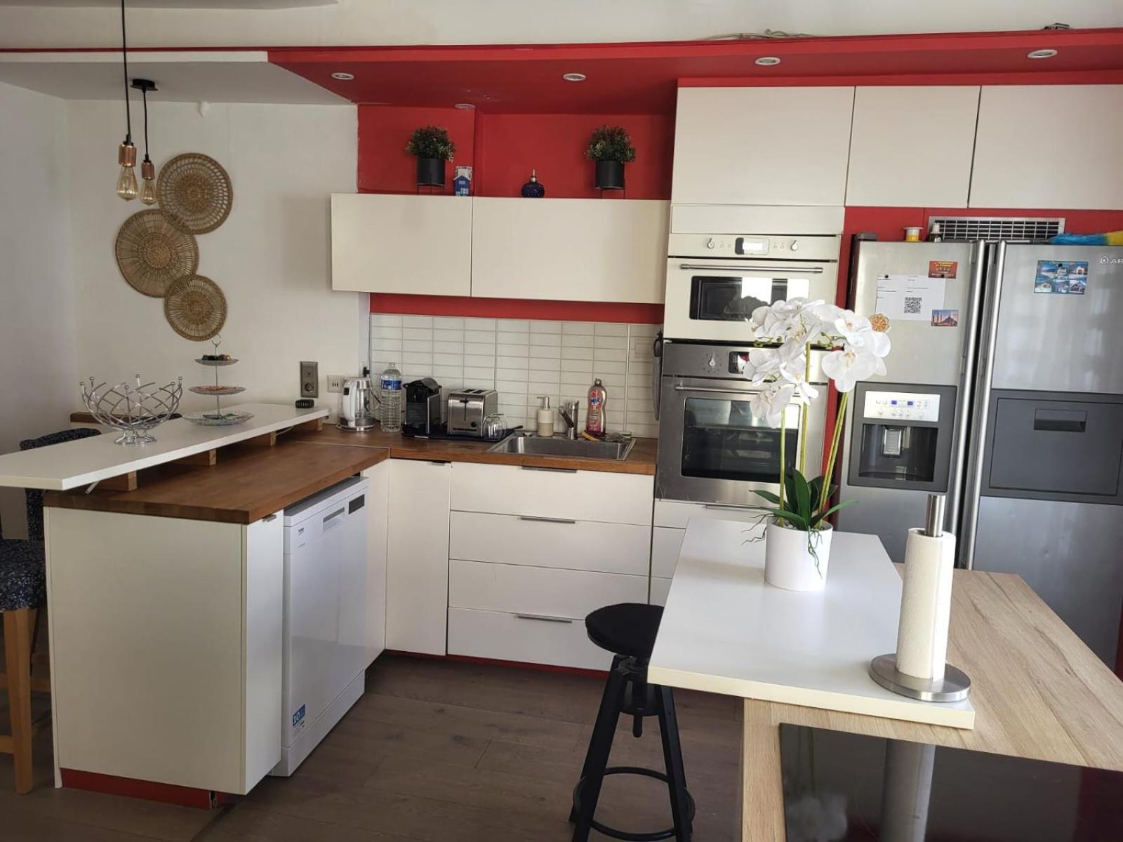 Spacious Town House With Balcony 蒙塔尼亚克 外观 照片